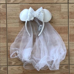 Minnie Mouse bride ears with veil